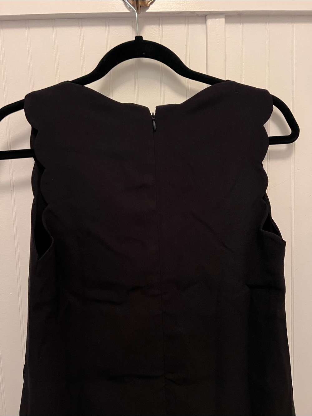 Foxiedox Black V-Neck Sleeveless Sheath Cocktail Scalloped Dress pockets M NWT - Picture 9 of 10